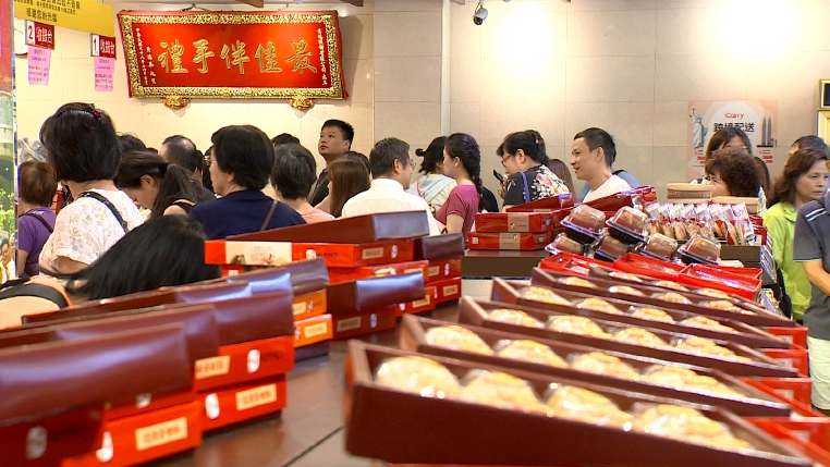 People wait in line to buy mooncakes - Moon Festival in Taiwan